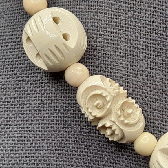 Vintage Celluloid Beaded Necklace, Carved Beads, 16", 1950s Vintage Jewelry - Picture 3 of 12